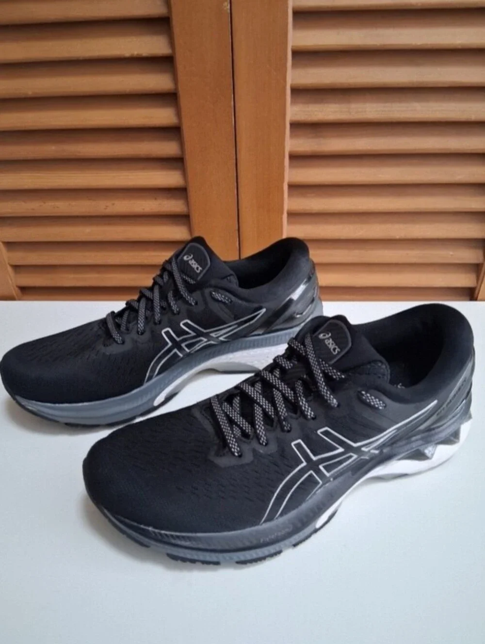 ASICS GEL-KAYANO 27 - WOMENS SIZE 9.5